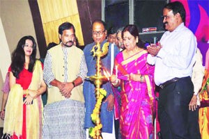 कविता- संगीत, नृत्याचा मिलाप!