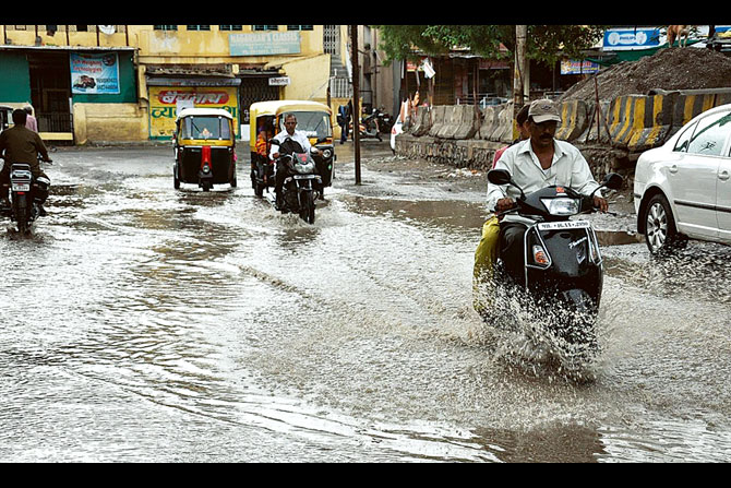 नगर शहरात सरींवर सरी