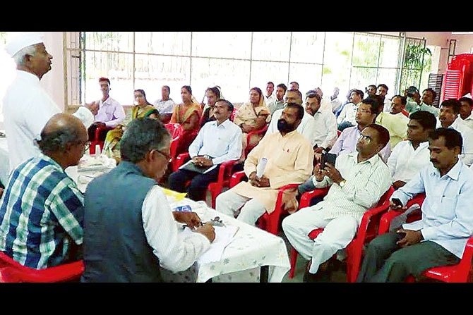 दारूबंदी मोहिमेला अण्णा हजारेंचा पाठिंबा