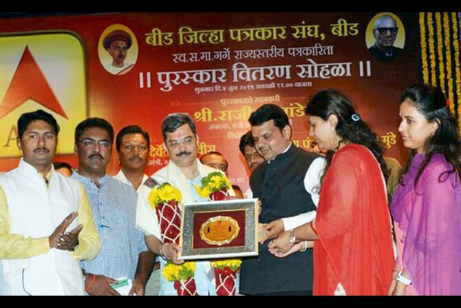 स. मा. गर्गे पुरस्कार राजीव खांडेकरांना प्रदान