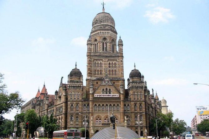 मुंबई महापालिका मुख्यालय.