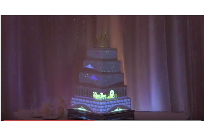 व्हिडिओ: ‘डिझ्ने’चा जादुई वेडिंग केक
