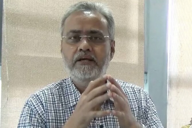 ‘अच्छे दिन’साठी व्यवस्थेच्या बळकटीची गरज – गिरीश कुबेर