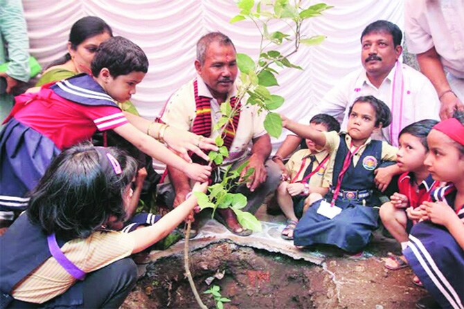 निमित्त : गोष्ट एका वनपुरुषाची