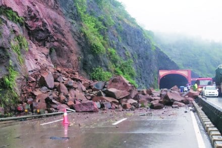 राज्यात पडझडीचे १३ बळी