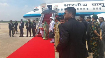 पंतप्रधान नरेंद्र मोदी बांगलादेशमध्ये दाखल