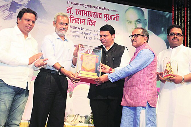 पाकव्याप्त काश्मीरही हवे : फडणवीस