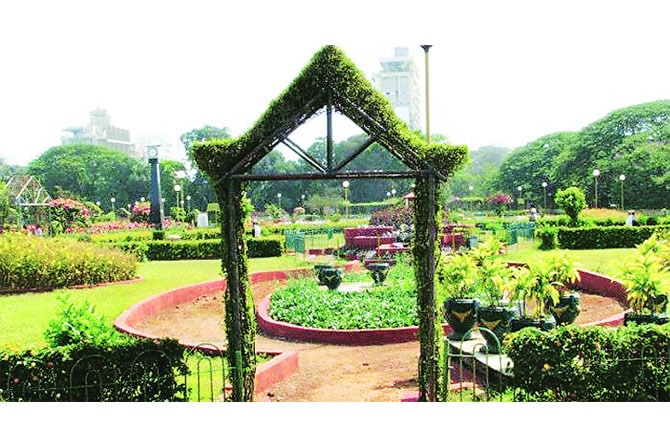 मुंबईतील बागा दुपारीही खुल्या ठेवण्याचा विचार