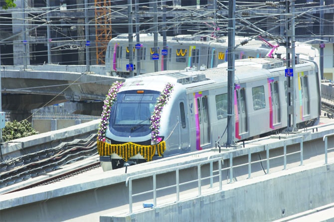 मुंबई मेट्रो-३,नागपूर मेट्रोसाठी जमिनीचा आगाऊ ताबा द्या ;मुख्यमंत्र्यांचे आदेश