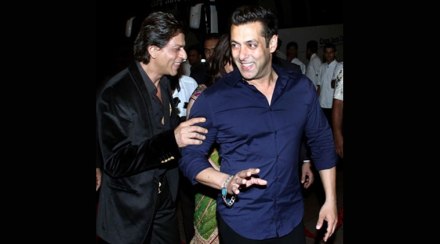 सलमानकडून शाहरुखसाठी ‘बजरंगी भाईजान’चे खास स्क्रिनिंग!