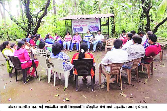 निसर्गाच्या सानिध्यात शाळा भरली!