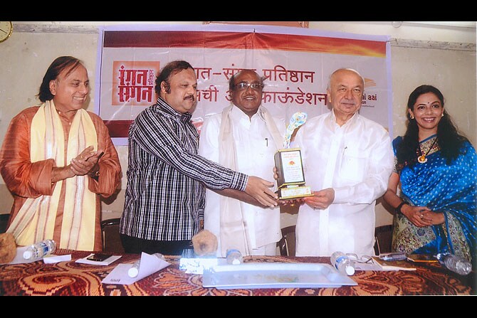 मनासारखी कविता अजून जमलीच नाही – रमण रणदिवे