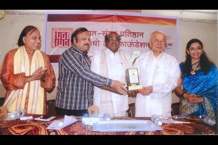 मनासारखी कविता अजून जमलीच नाही – रमण रणदिवे