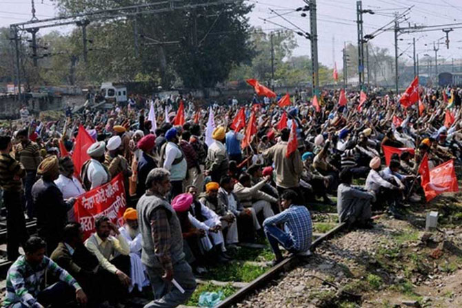 कामगार सुधारणांविरोधात उद्या देशव्यापी बंद