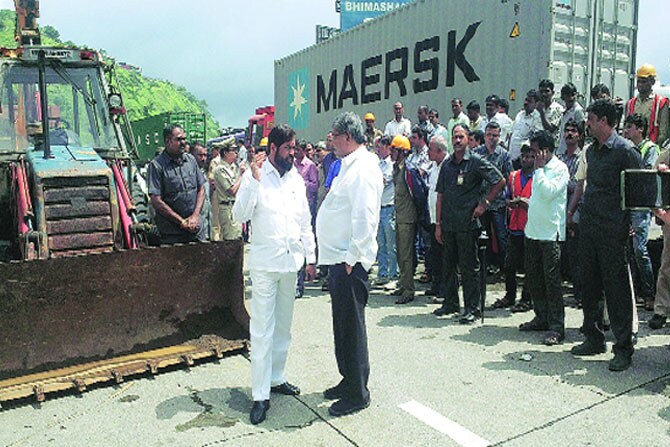 द्रुतगती मार्गाचे भूगर्भशास्त्रीय सर्वेक्षण