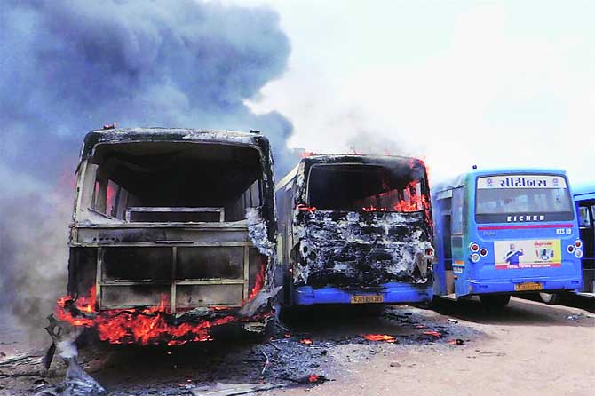 आंदोलनाला हिंसक वळण; सात ठार
