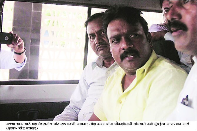आमदार कदम पोलिसांच्या जाळ्यात