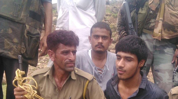 जम्मू-काश्मीरमध्ये एका दहशतवाद्याला जिवंत पकडण्यात यश