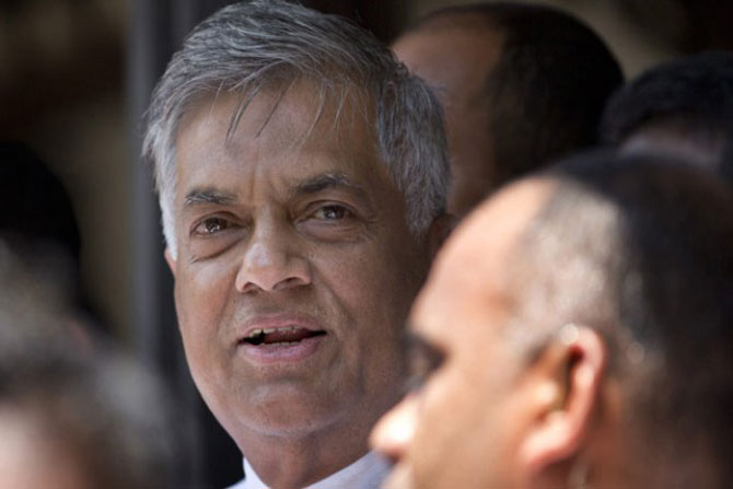 श्रीलंकेत विक्रमसिंघे आघाडी सरकारचे पंतप्रधान