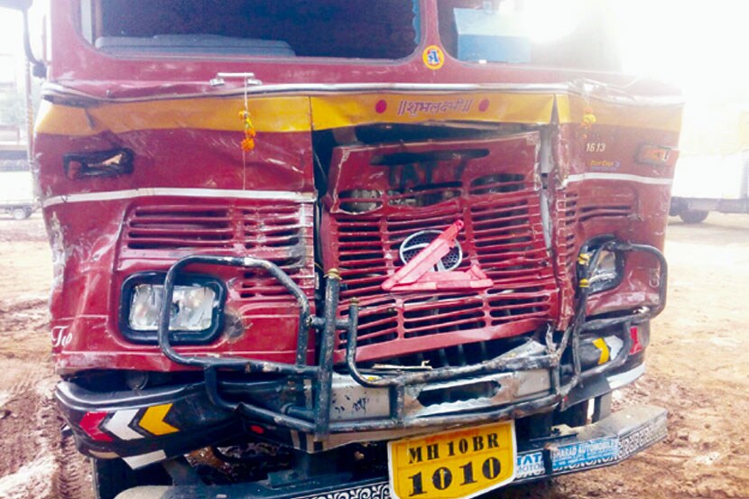 टँकर-मोटार अपघातात शिरोळजवळ ४ ठार