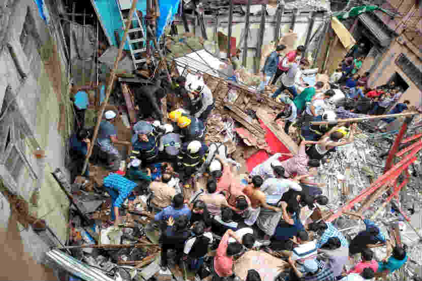 मुंबई : इमारत दुर्घटनेतील मृतांचा आकडा दहावर पोहचला ; बचावकार्य सुरु