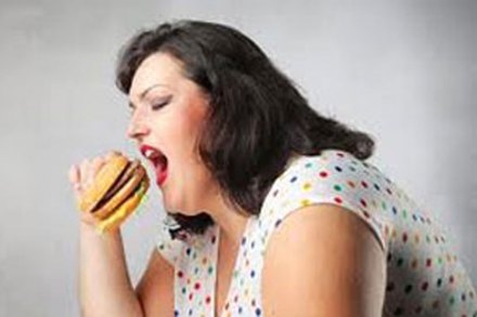 लठ्ठ महिलांच्या खाण्याच्या इच्छेचे स्पष्टीकरण मिळवण्यात यश