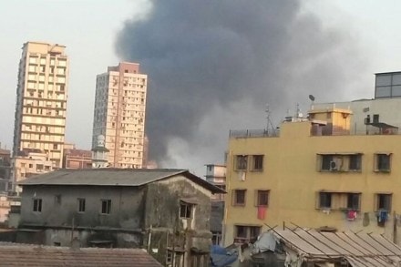 Major fire, mishap, Mumbai , Masjid bandar railway station, local train, Railway, loksatta, Loksatta news, marathi, Marathi