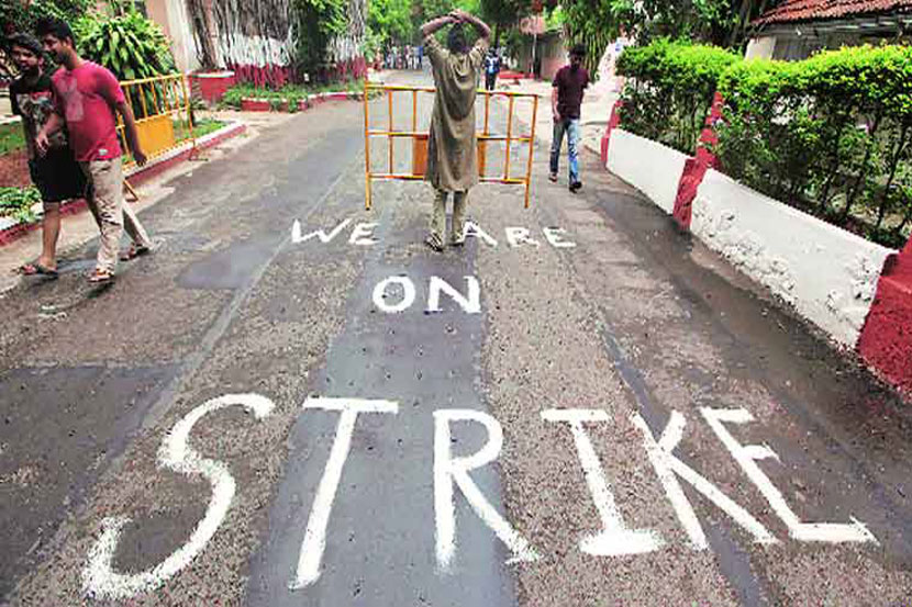 एफटीआयआय’च्या तीन विद्यार्थ्यांचे उपोषण, वादाच्या तोडग्याची चिन्हे धूसरच!