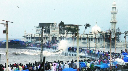 भूमाता ब्रिगेडच्या तृप्ती देसाई यांनी हाजीअली दर्ग्यात महिलांना असलेल्या प्रवेशबंदी विरोधात आंदोलन छेडले होते