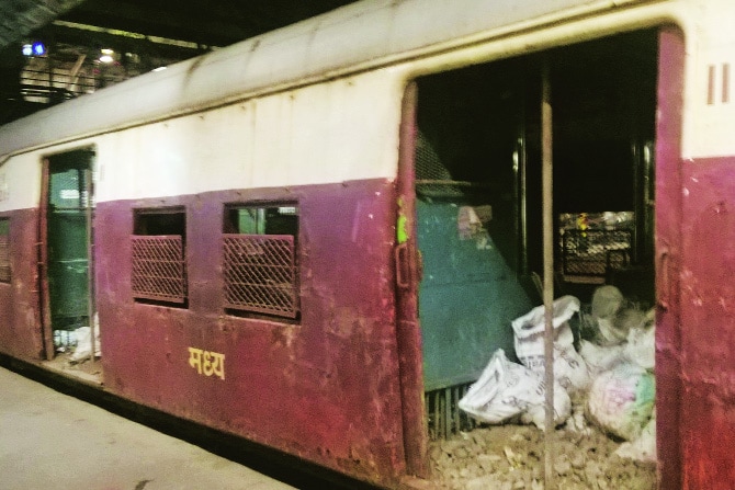 कचरा उचलणारी रेल्वेगाडी!
