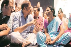 देवत्व देऊ नका आम्हा, सर्वसामान्यच ठेवा- नाना, मकरंद