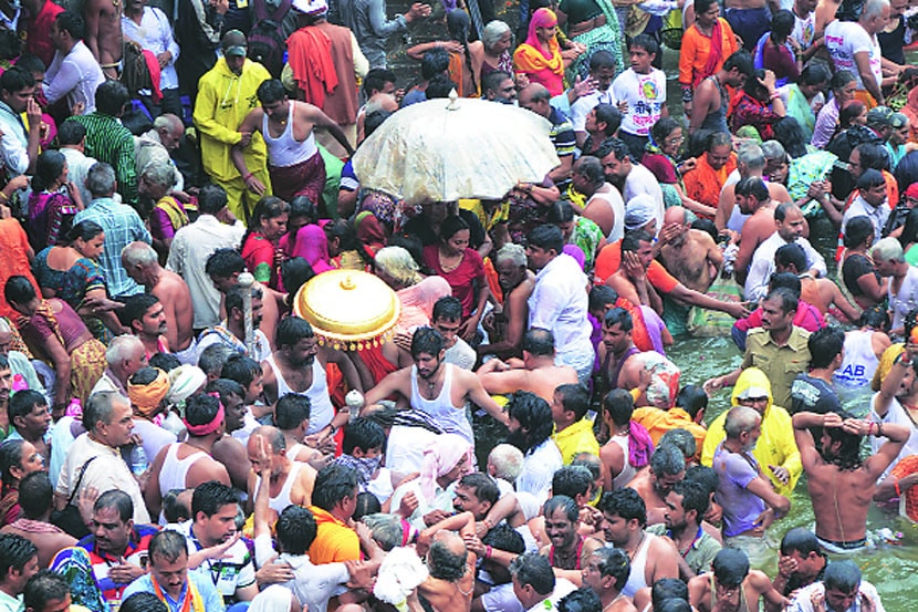 तिसऱ्या सिंहस्थ पर्वणीत लाखो भाविकांचे स्नान