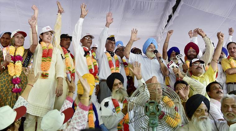 New Delhi: Major General Satbir Singh shouts slogans along with other ex-servicemen as they react after the announcement of the implementation of 'One Rank One Pension' (OROP) scheme by the government, at Jantar Mantar in New Delhi on Saturday. PTI Photo by Kamal Kishore (PTI9_5_2015_000121A)