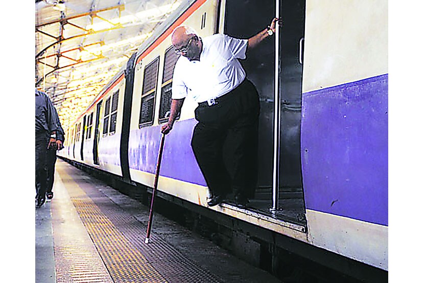 ‘म्हणे, पायदान आणि प्लॅटफॉर्म यांमधील अंतर सांभाळा!’