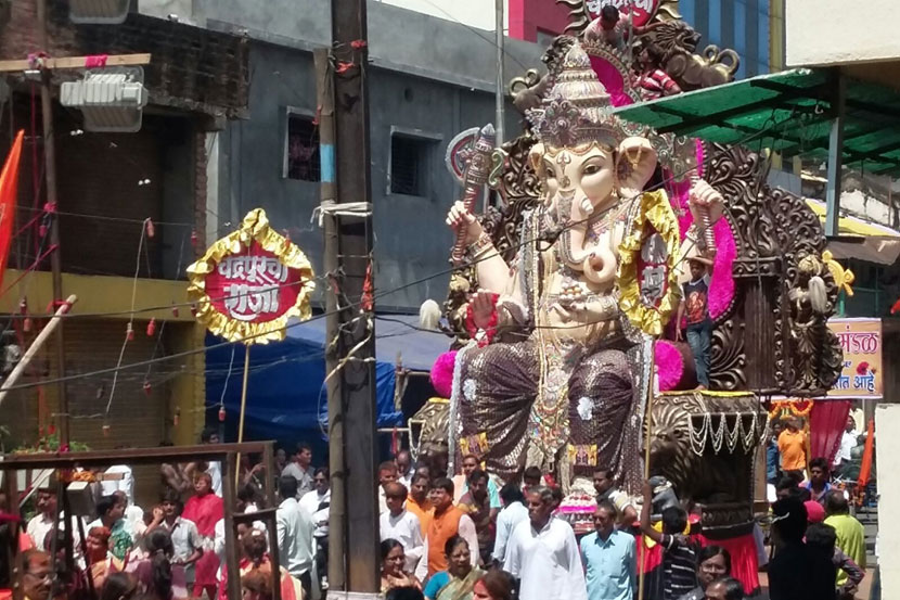 नागपूरच्या राजाचे जल्लोषात विसर्जन