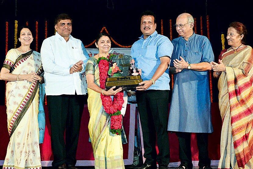 पुणेकर रसिकांकडून मिळालेला पुरस्कार ही विशेष आनंदाची गोष्ट