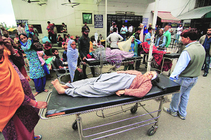 उत्तर भारतात सोमवारी भूकंपाचा जबर धक्का बसला; त्या वेळी जम्मूत जखमींना सरकारी रूग्णालयात दाखल करण्यात आले.