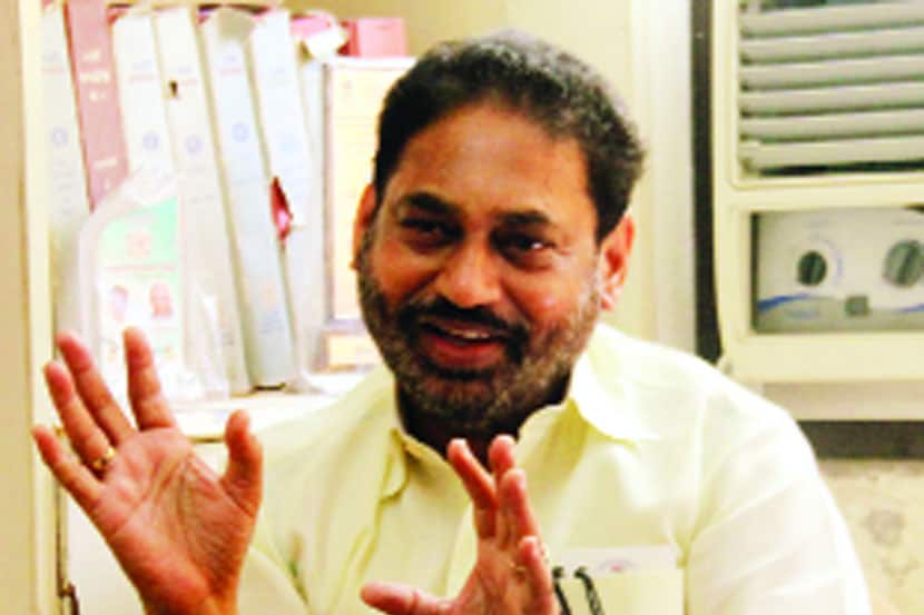 खोटी स्वप्ने दाखवण्यात भाजपचा हातखंडा आहे. परंतु आता त्यांच्या भूलथापा जनतेला कळू लागल्या असून असंतोष निर्माण होऊ लागला आहे, 