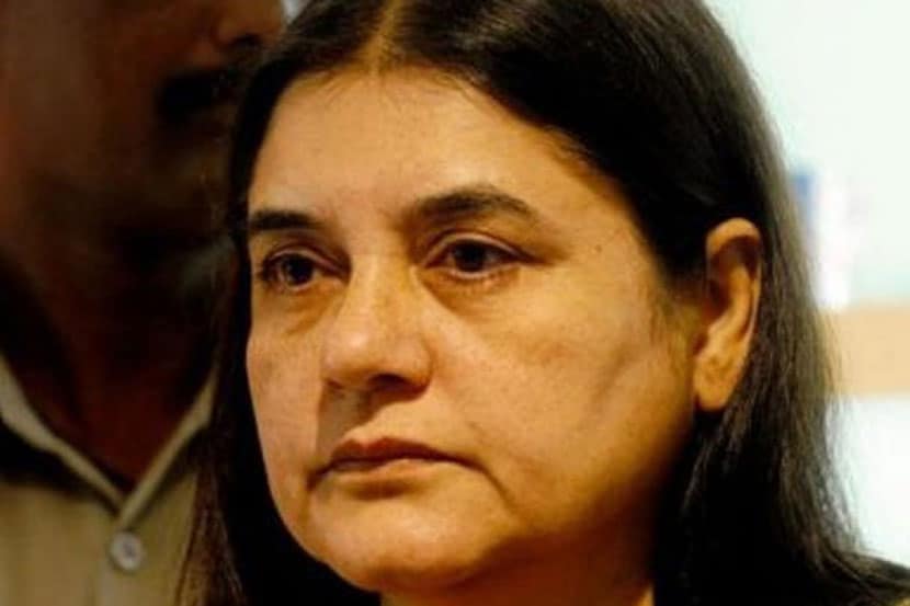 ..तर महिलांसाठी मोबाइलमध्ये संकटनिवारक बटण ; मनेका यांची माहिती