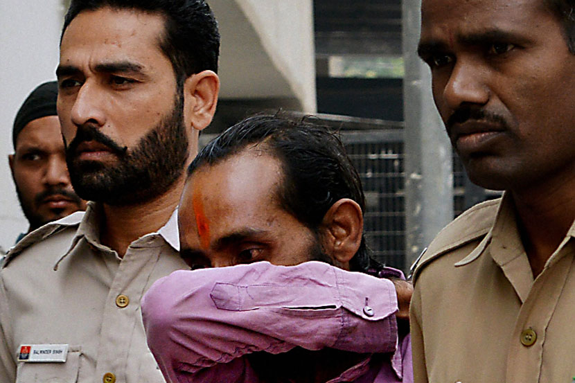 बलात्कारप्रकरणी दिल्ली न्यायालयाने मंगळवारी उबर कंपनीचा टॅक्सीचालक शिवकुमार यादव याला दोषी ठरवले.