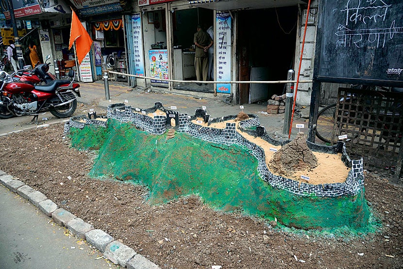 वाडय़ातील किल्ल्यांपासून सार्वजनिक किल्ल्यांपर्यंत..