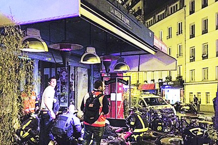 पॅरिसवर दहशतवादी हल्ला