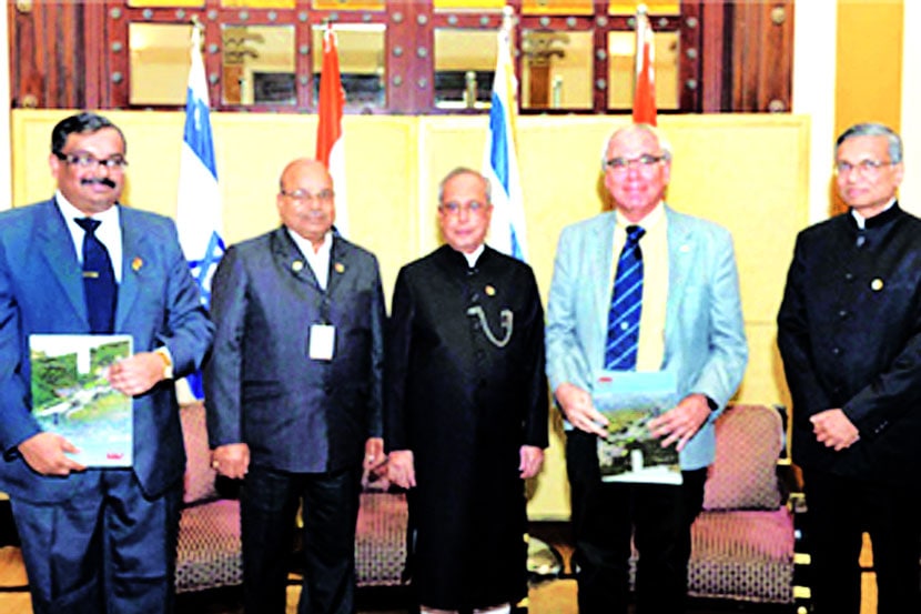 राष्ट्रपती प्रणब मुखर्जी यांच्या पश्चिम आशियाई राष्ट्रांच्या दौऱ्यात त्यांनी जॉर्डन, पॅलेस्टाइन व इस्रायलला भेटी दिल्या