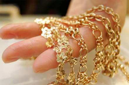 भारत हा जगातील दुसरा मोठा सोने आयातदार देश आहे.