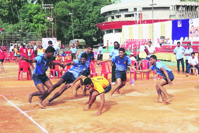 कुमार व कुमारी राज्य अजिंक्यपद व निवड चाचणी कबड्डी स्पर्धेत कुमारांच्या ‘अ’ गटात मुंबई शहर संघाने औरंगाबाद संघाचा १०-५ असा पराभव केला