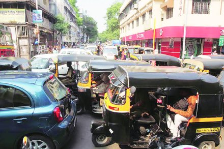 मुंबईत वाहनांच्या संख्येवर नियंत्रण आवश्यक