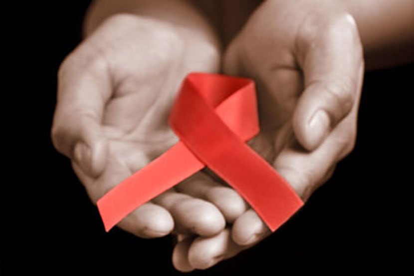  पश्चिम बंगालमधील सोनागाची जिल्ह्य़ात पुढील महिन्यात एचआयव्ही प्रतिबंधक गोळ्या वेश्यांना दिल्या जाणार आहेत.