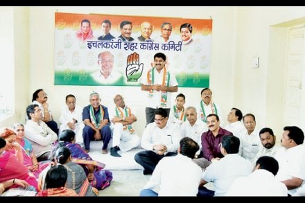 इचलकरंजी शहर काँग्रेस कमिटीमध्ये झालेल्या नगरसेवकांच्या बठकीत सतेज पाटील यांनी भूमिका स्पष्ट केली.

