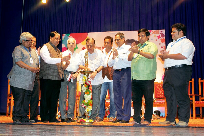 आशय सांस्कृतिक आणि स्क्वेअर वन इव्हेंट्स मीडियातर्फे आयोजित पुलोत्सव तपपूर्ती समारंभाचे उद्घाटन मिरासदार यांच्या हस्ते गुरुवारी झाले. मििलद काळे, डॉ. मुकुंद अभ्यंकर, कृष्णकुमार गोयल, वीरेंद्र चित्राव, सतीश जकातदार, नयनीश देशपांडे आणि मयूर वैद्य या वेळी उपस्थित होते.

