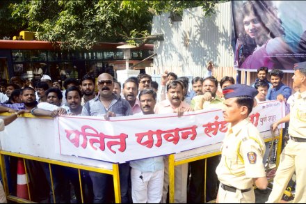 बाजीराव-मस्तानी चित्रपट जोरात, आंदोलनही जोरात